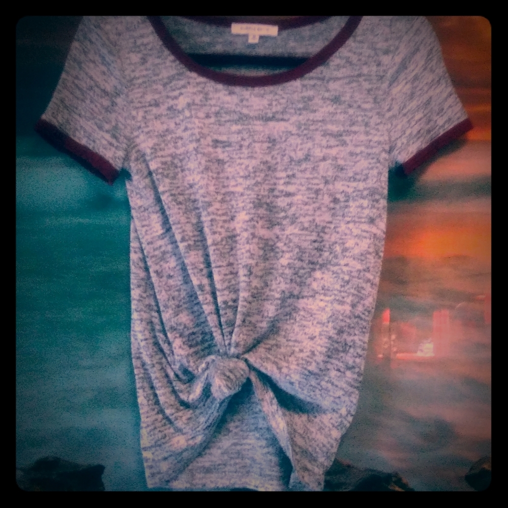 🌴🌺Beyond soft against your skin gray T-shirt🌺🌴